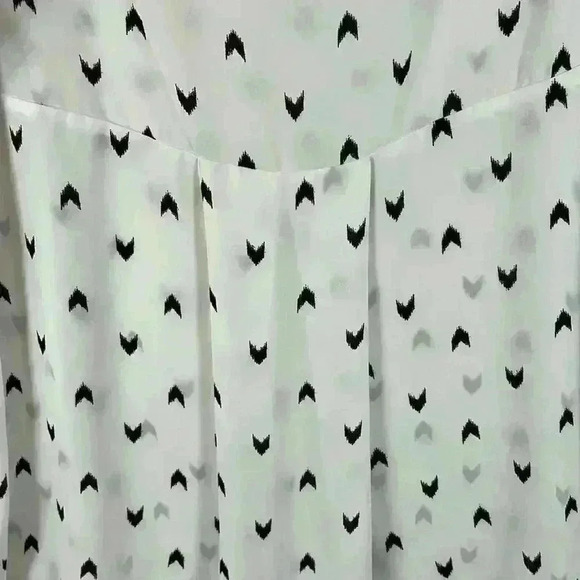 Torrid Women’s Blouse Sz 18-20 White/Black Flutter Sleeves - Picture 5 of 7